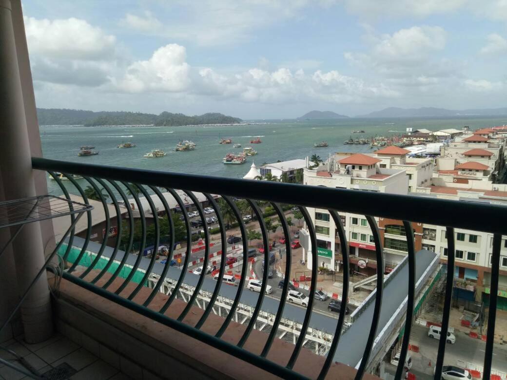 T & H Vacation Condo @Marina Court Kota Kinabalu Rom bilde